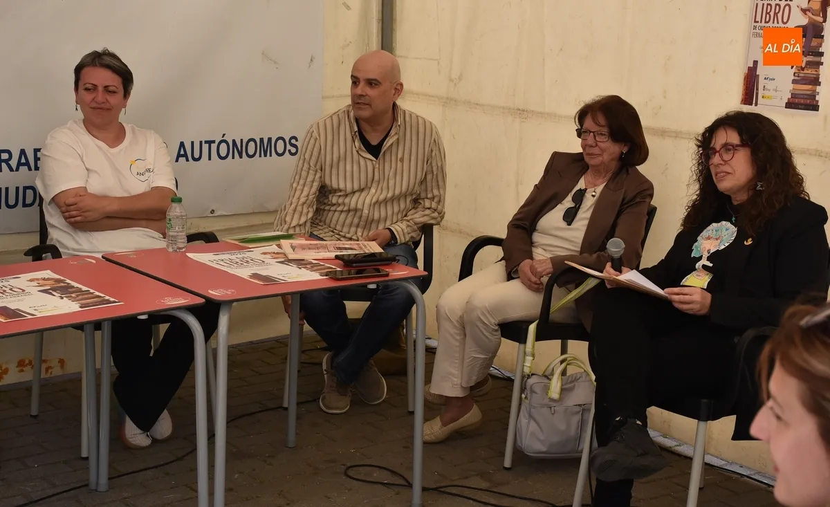 Foto 4 - La Feria del Libro llega a su final tras otra entretenida jornada de actividades
