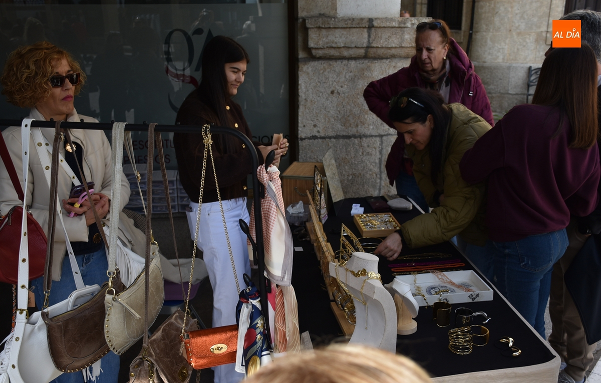 Los soportales de Cardenal Pacheco albergan un apéndice al Mercado con 4 puestos mirobrigenses
