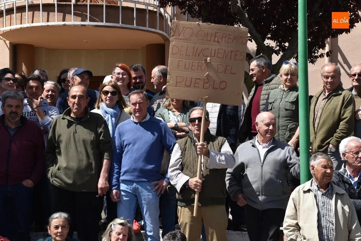 Foto 5 - Acaba con aplausos al conocerse un ingreso en prisi&oacute;n la protesta de Dios le Guarde por la inseguridad