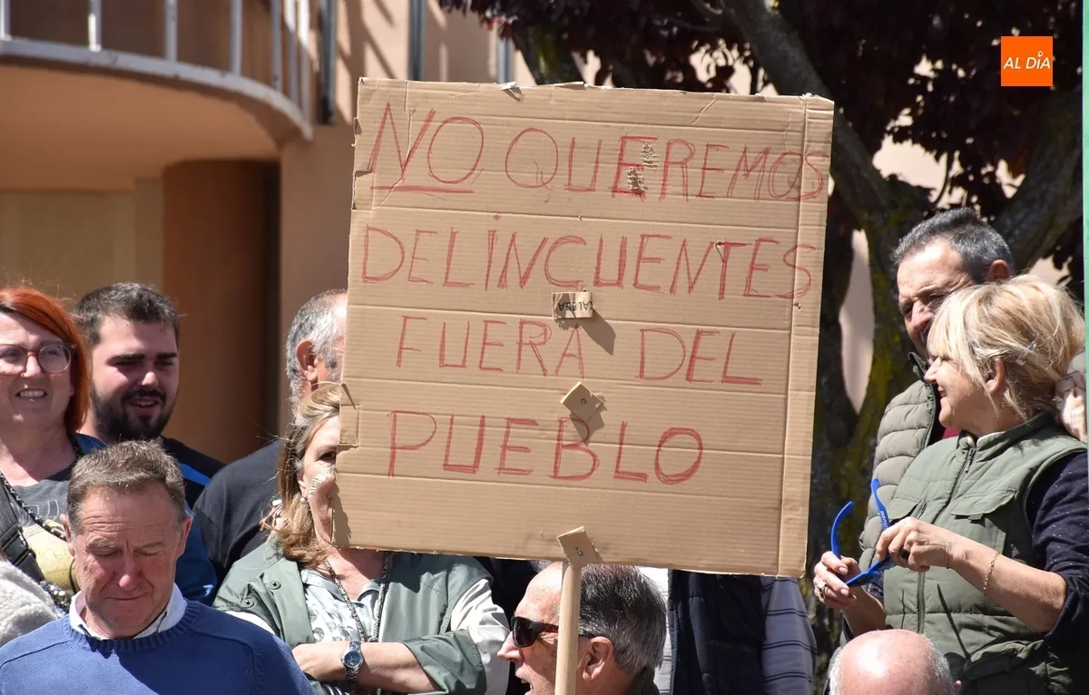 Foto 6 - Acaba con aplausos al conocerse un ingreso en prisi&oacute;n la protesta de Dios le Guarde por la inseguridad