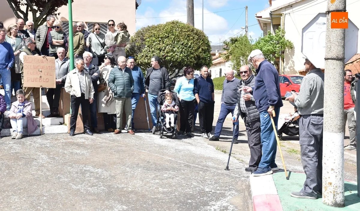 Foto 9 - Acaba con aplausos al conocerse un ingreso en prisi&oacute;n la protesta de Dios le Guarde por la inseguridad