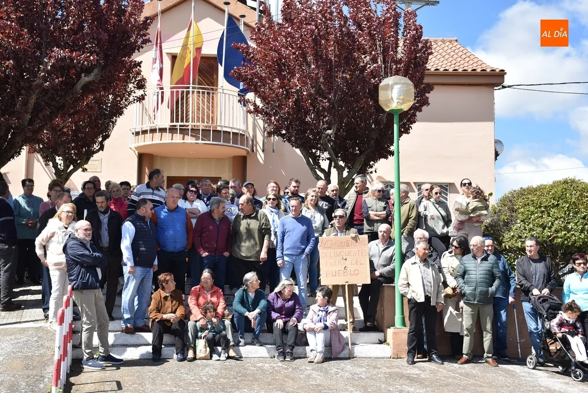 Foto 11 - Acaba con aplausos al conocerse un ingreso en prisi&oacute;n la protesta de Dios le Guarde por la inseguridad