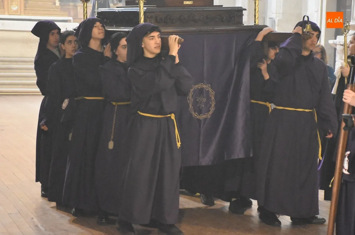 Foto 5 - Una nueva hornada de costaleros se estrena en el Paso a la Agon&iacute;a del Nazareno, cuya banda crece 