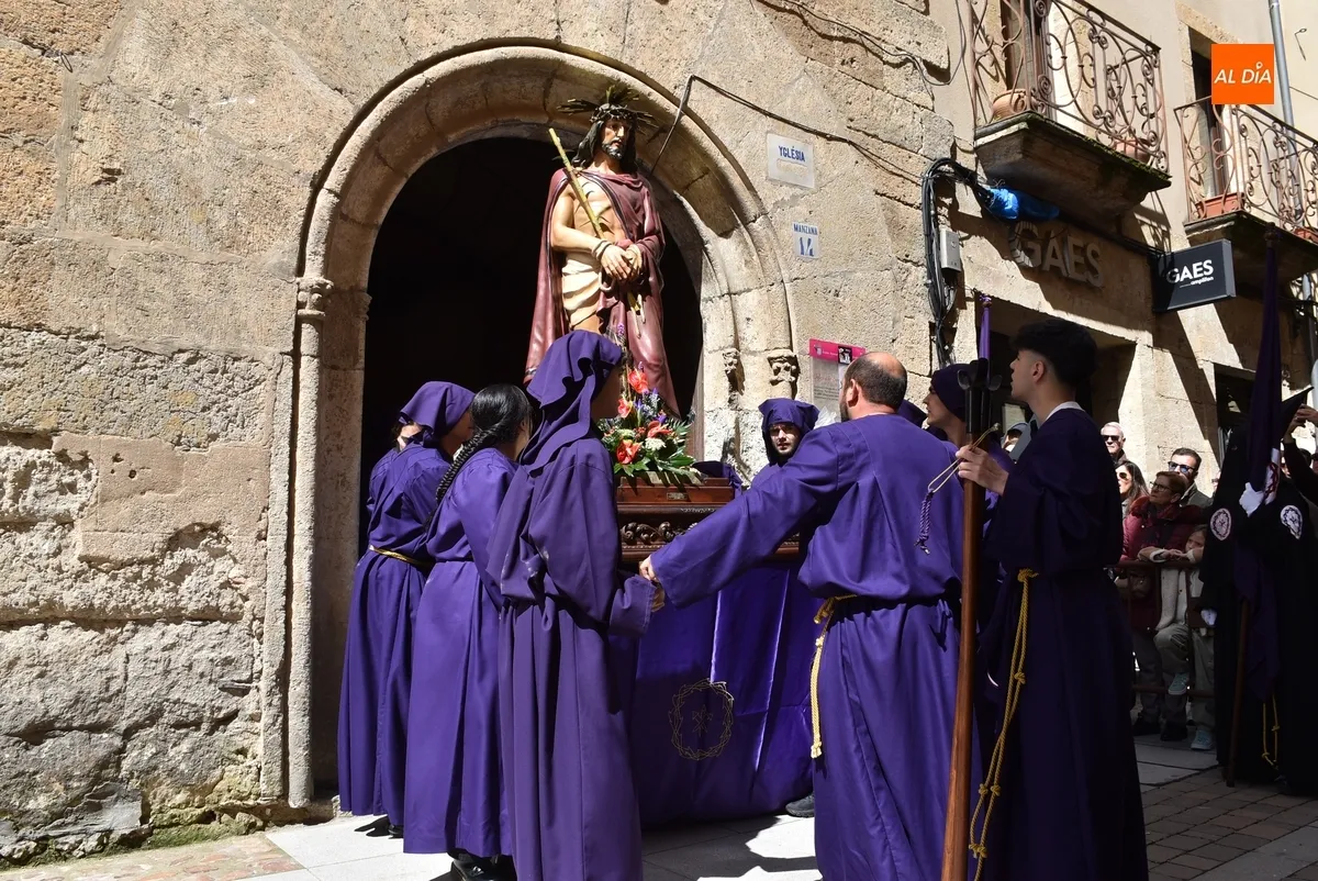 Foto 9 - Una nueva hornada de costaleros se estrena en el Paso a la Agon&iacute;a del Nazareno, cuya banda crece 