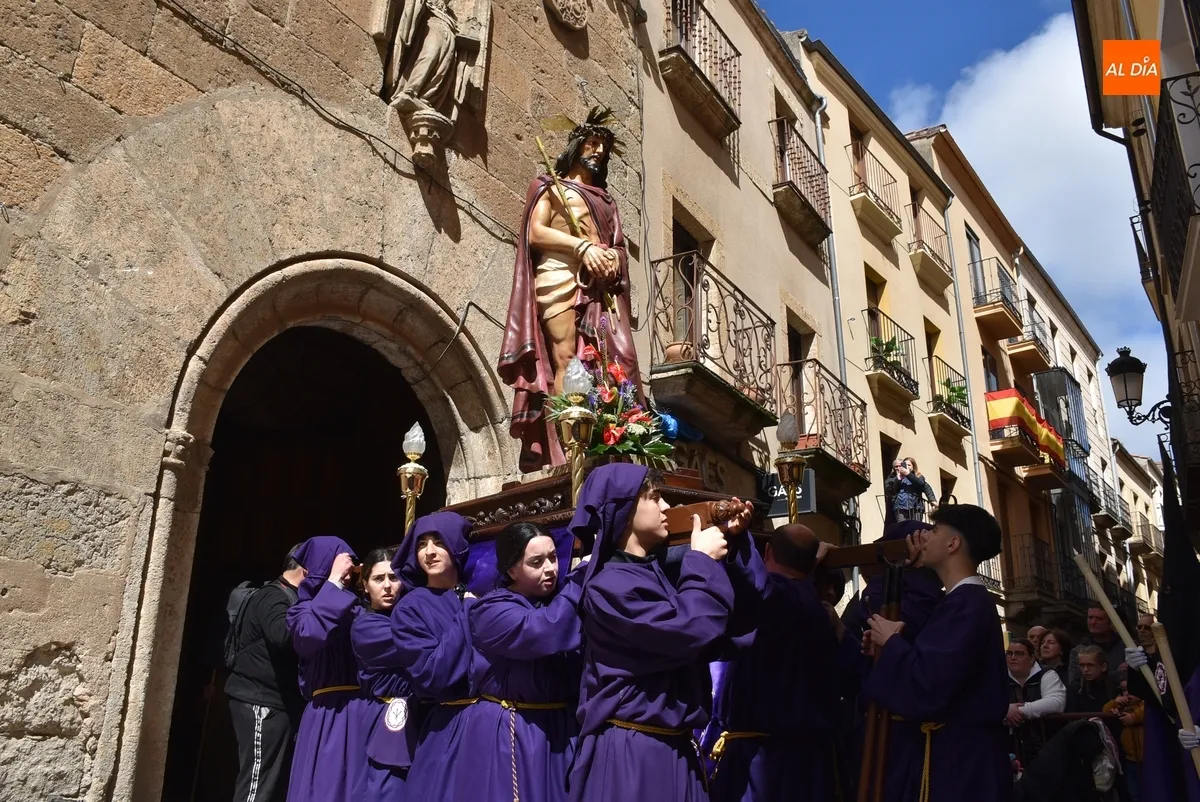 Foto 11 - Una nueva hornada de costaleros se estrena en el Paso a la Agon&iacute;a del Nazareno, cuya banda crece 