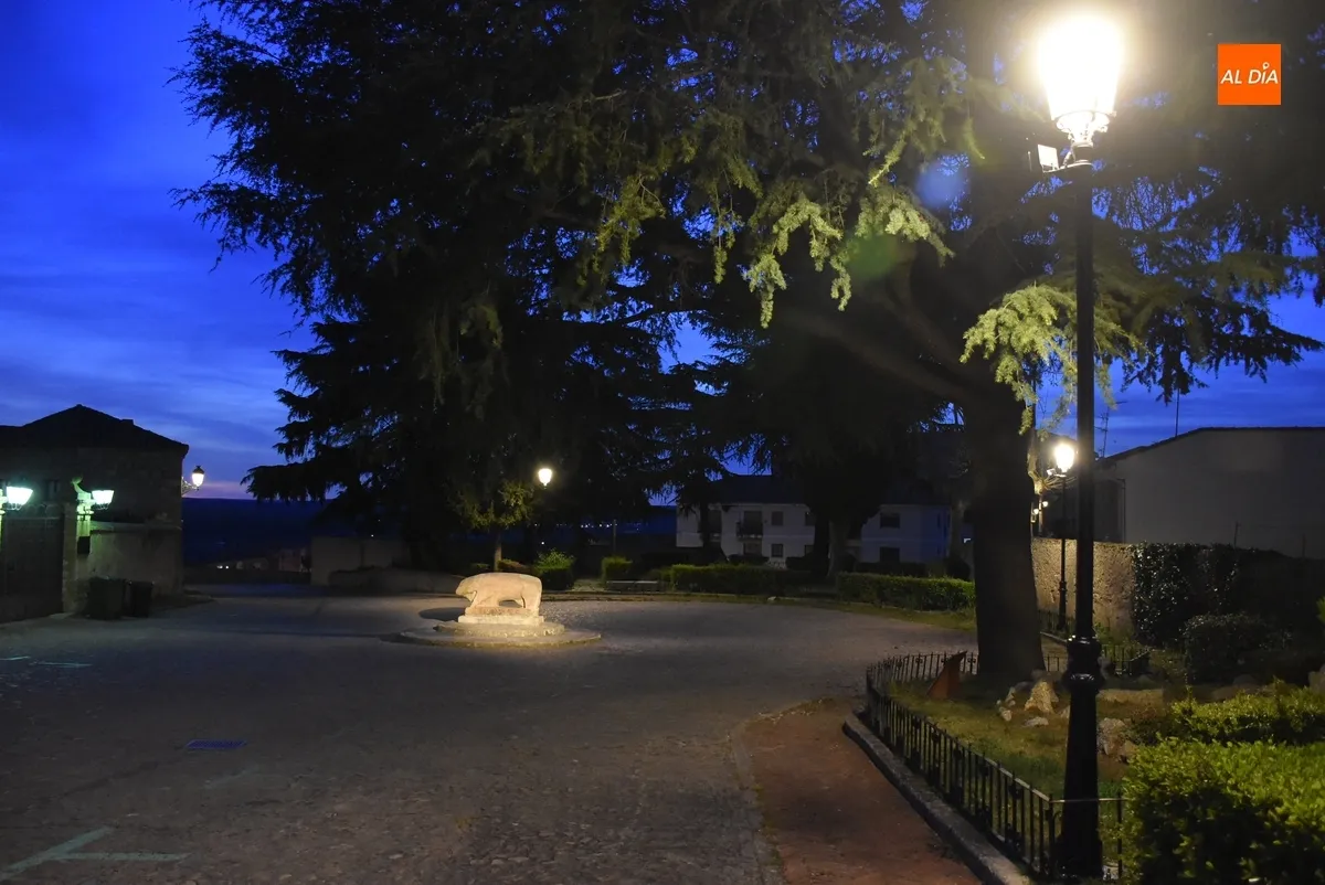 Foto 3 - El Verraco y toda la Plaza del Castillo abandonan la penumbra en la que se encontraban