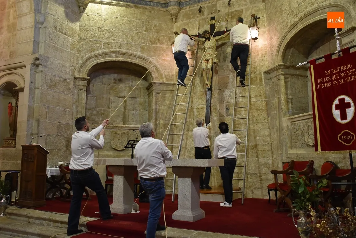 Foto 8 - El Cristo del Silencio protagoniza el cl&aacute;sico Besapi&eacute;s en su retorno a San Pedro-San Isidoro