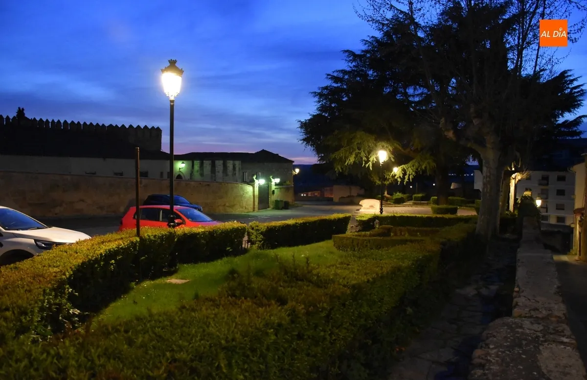Foto 7 - El Verraco y toda la Plaza del Castillo abandonan la penumbra en la que se encontraban