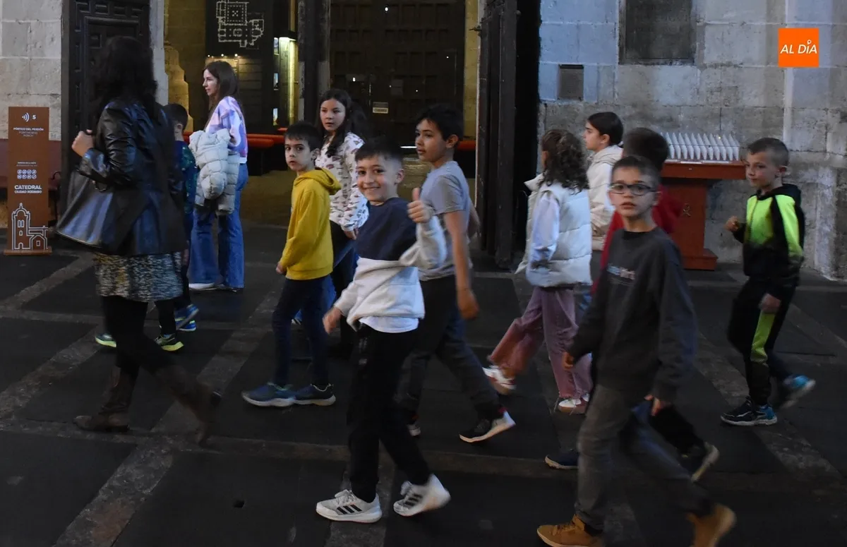 Foto 8 - Alumnos de San Francisco visitan la Catedral con el Santo que les da nombre como eje