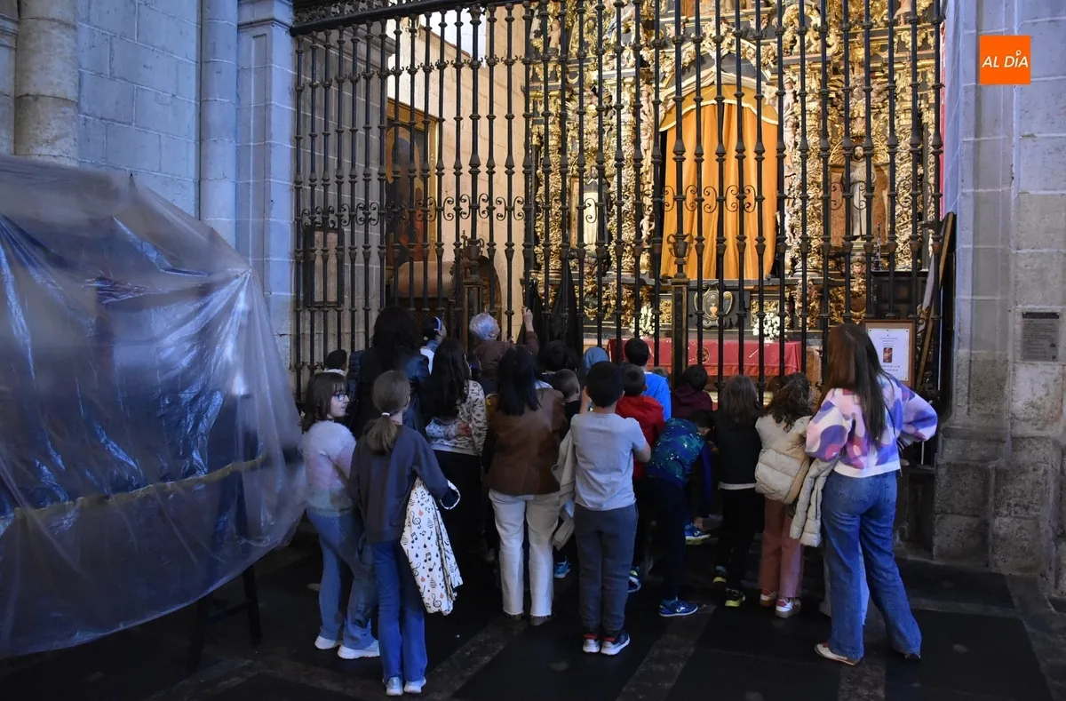 Foto 10 - Alumnos de San Francisco visitan la Catedral con el Santo que les da nombre como eje