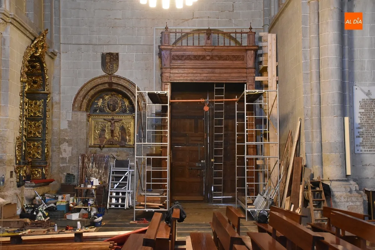 Foto 4 - A contrarreloj para tener lista la cancela de la Catedral para la Semana Santa