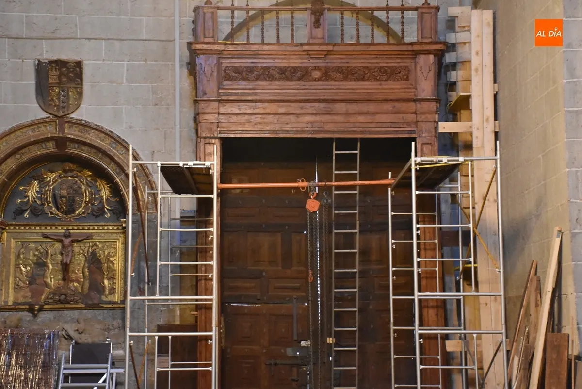 Foto 5 - A contrarreloj para tener lista la cancela de la Catedral para la Semana Santa