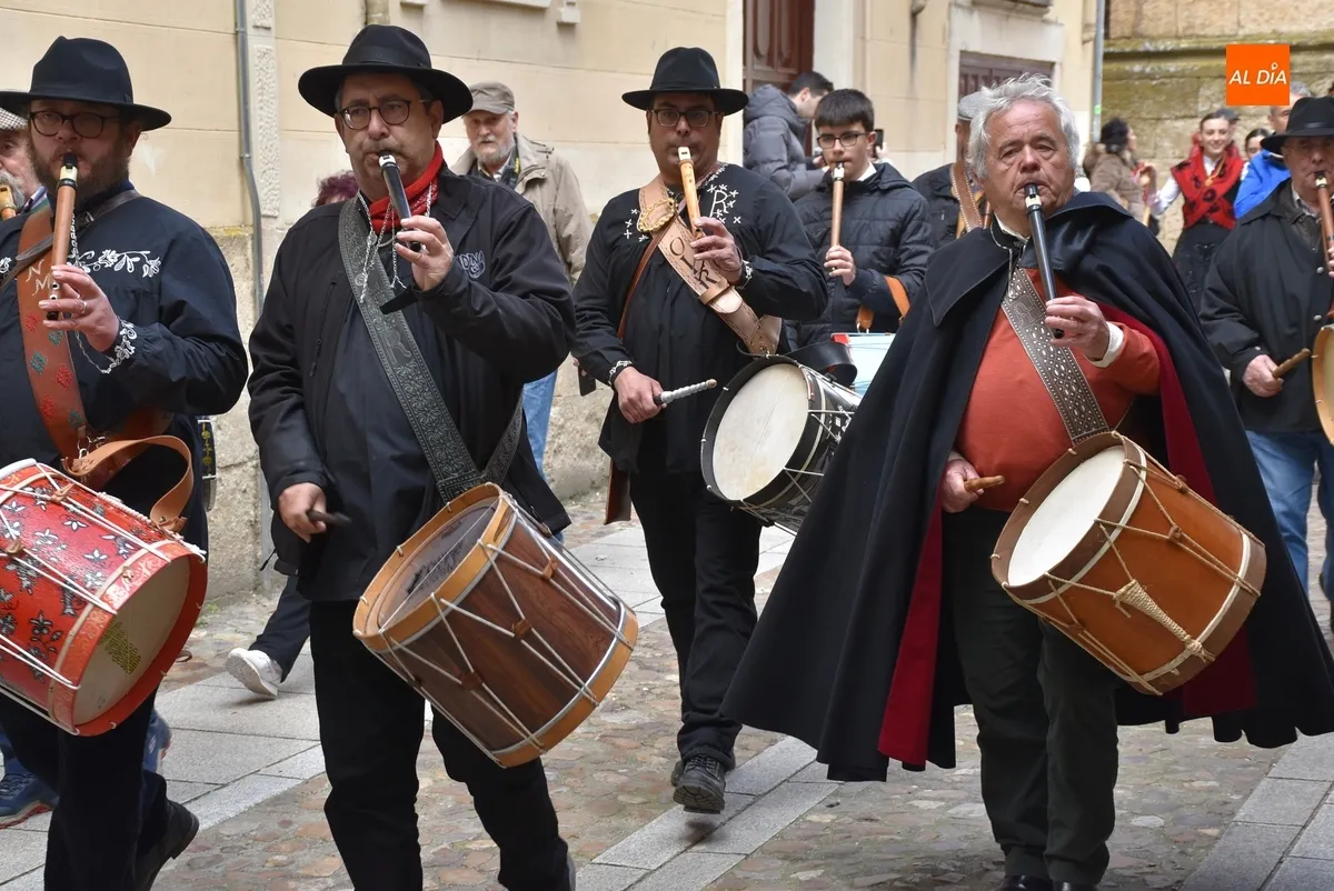 Foto 4 - Robleda sobresale en el festival principal de La Charrada, que acab&oacute; a pie de Plaza por culpa de la lluvia