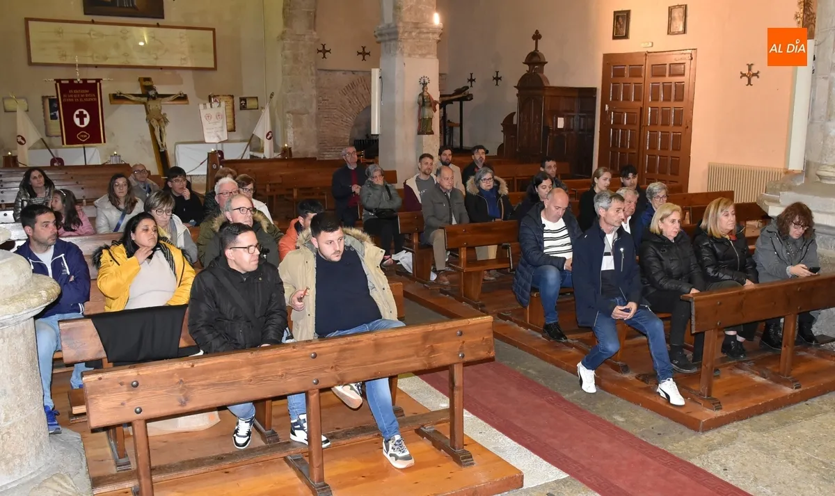 Foto 2 - El Silencio repetir&iacute;a la experiencia de rezar parte del Viacrucis en caso de no poder procesionar