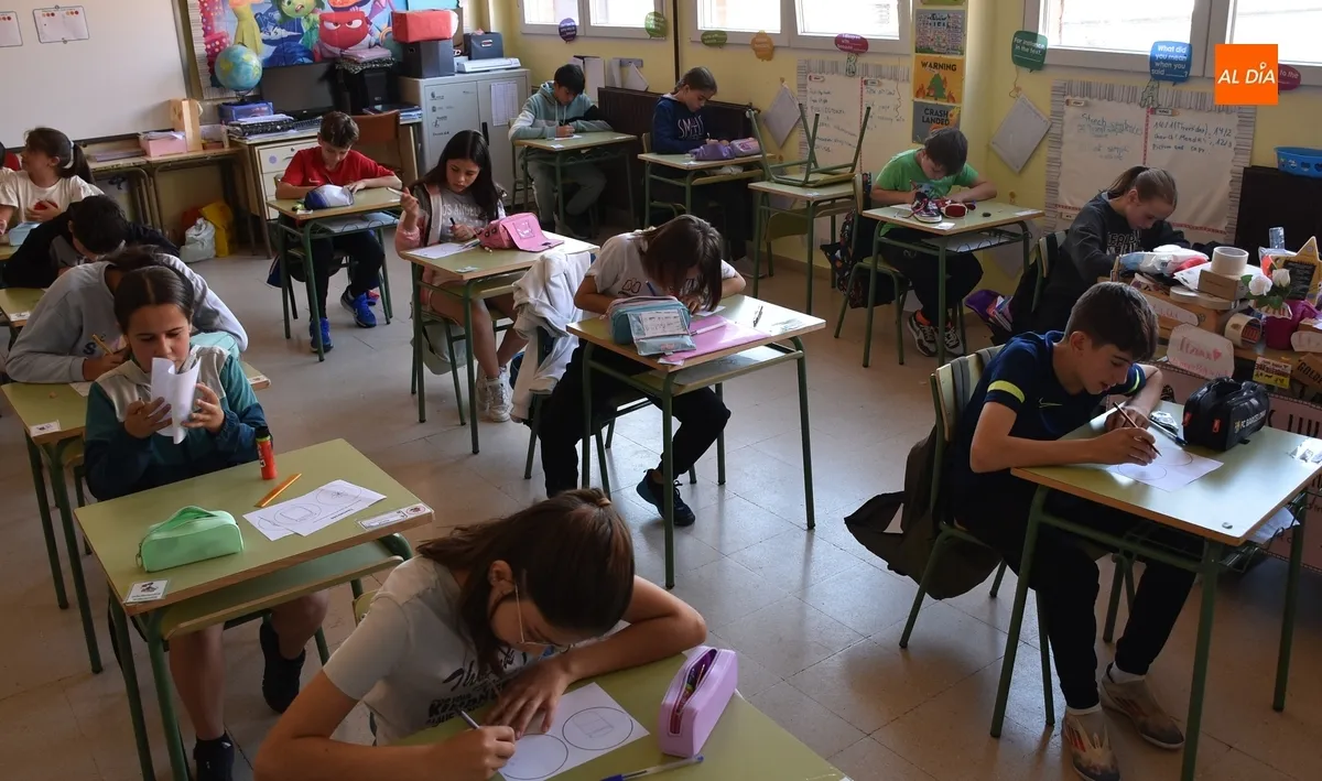 Foto 4 - Los alumnos del Colegio Mir&oacute;briga crean taum&aacute;tropos dentro de sus Jornadas Culturales