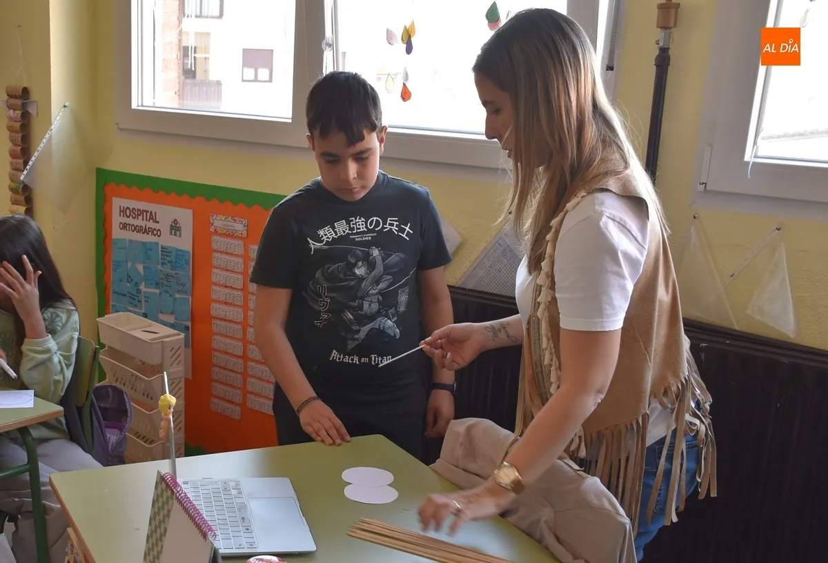 Foto 7 - Los alumnos del Colegio Mir&oacute;briga crean taum&aacute;tropos dentro de sus Jornadas Culturales