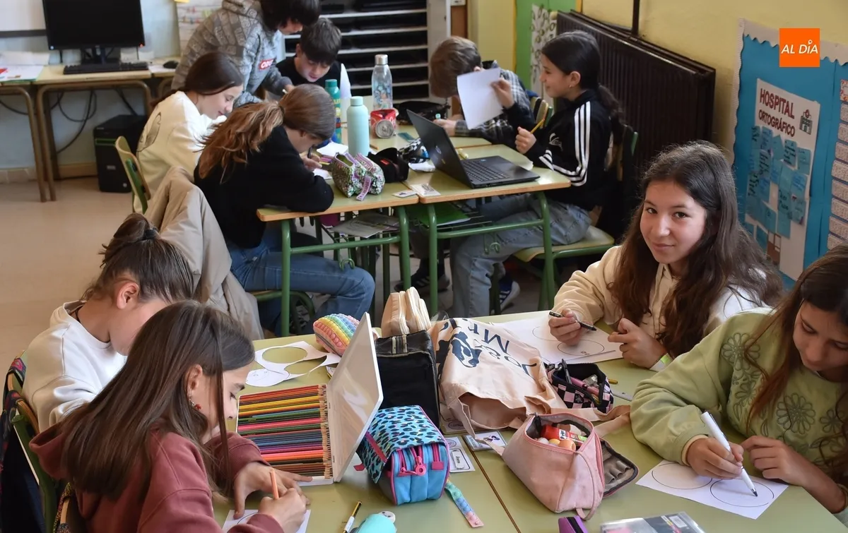 Foto 10 - Los alumnos del Colegio Mir&oacute;briga crean taum&aacute;tropos dentro de sus Jornadas Culturales