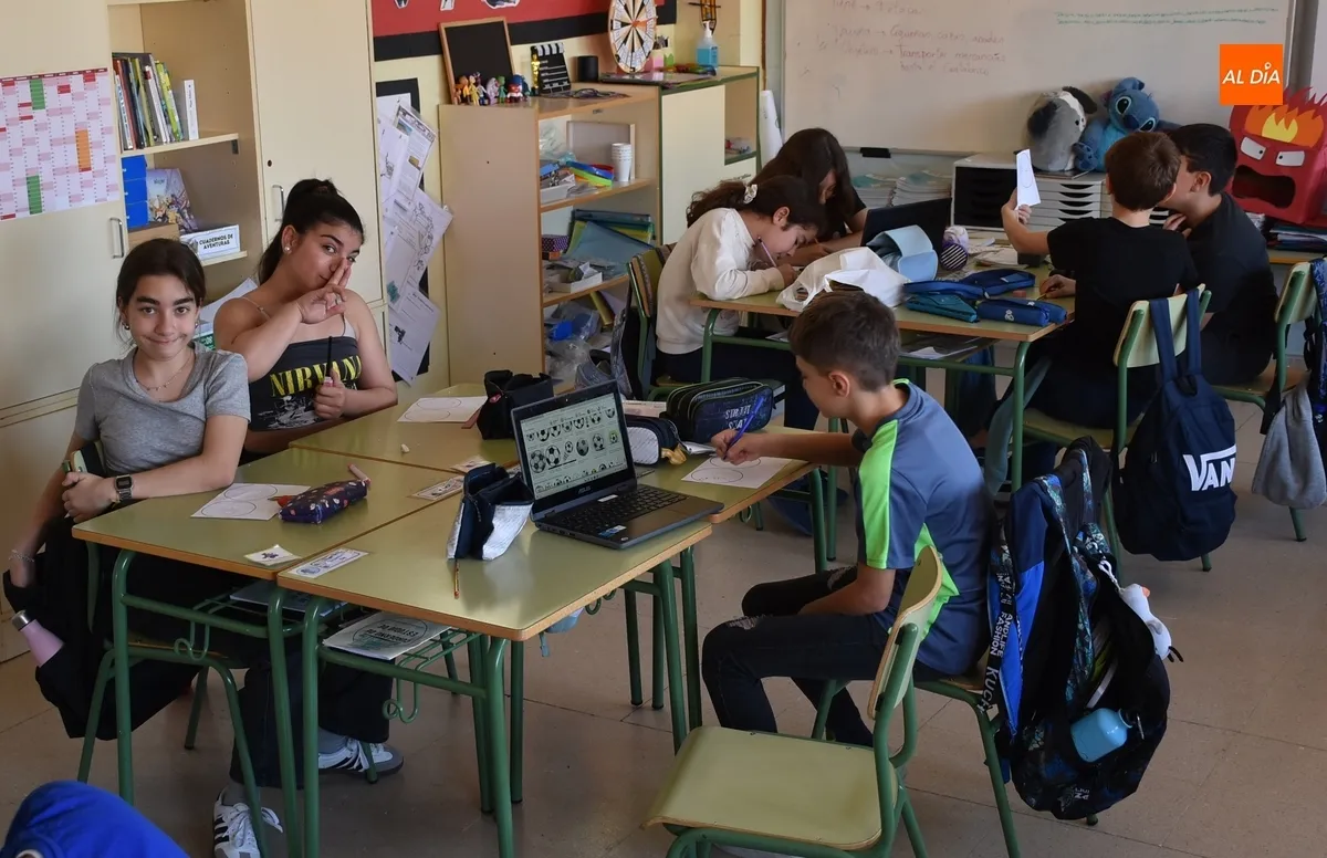 Foto 11 - Los alumnos del Colegio Mir&oacute;briga crean taum&aacute;tropos dentro de sus Jornadas Culturales