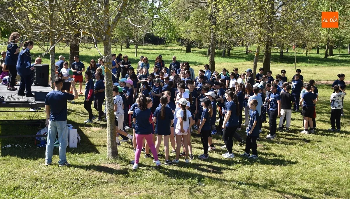 Foto 4 - Casi 400 escolares celebran a orillas del r&iacute;o el D&iacute;a de la Educaci&oacute;n F&iacute;sica en la Calle
