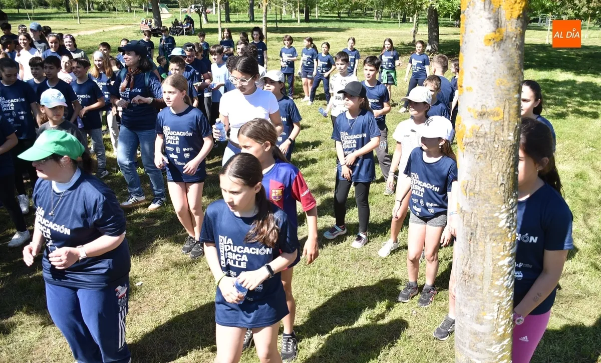 Foto 5 - Casi 400 escolares celebran a orillas del r&iacute;o el D&iacute;a de la Educaci&oacute;n F&iacute;sica en la Calle