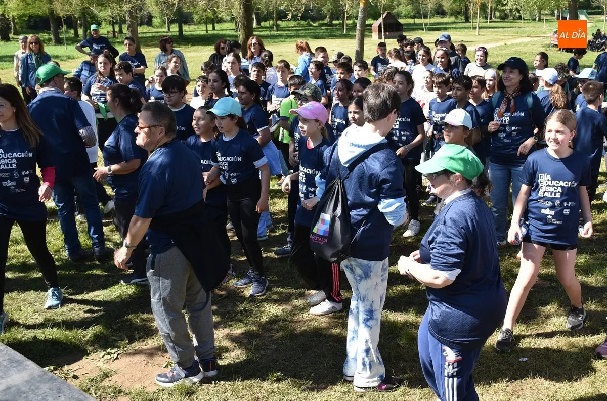 Foto 7 - Casi 400 escolares celebran a orillas del r&iacute;o el D&iacute;a de la Educaci&oacute;n F&iacute;sica en la Calle