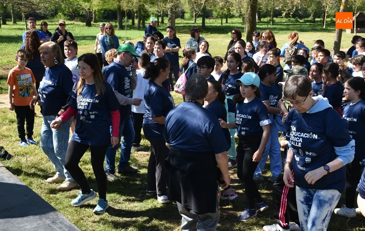 Foto 8 - Casi 400 escolares celebran a orillas del r&iacute;o el D&iacute;a de la Educaci&oacute;n F&iacute;sica en la Calle