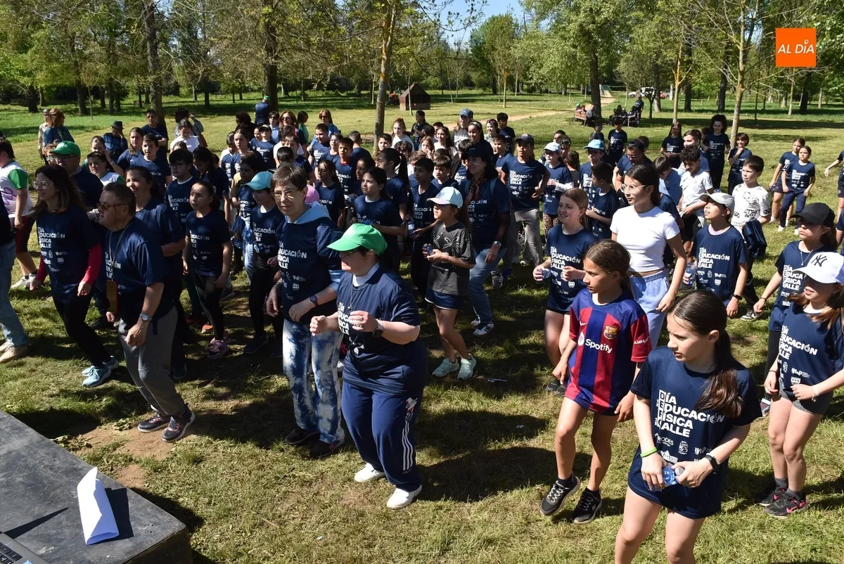 Foto 9 - Casi 400 escolares celebran a orillas del r&iacute;o el D&iacute;a de la Educaci&oacute;n F&iacute;sica en la Calle