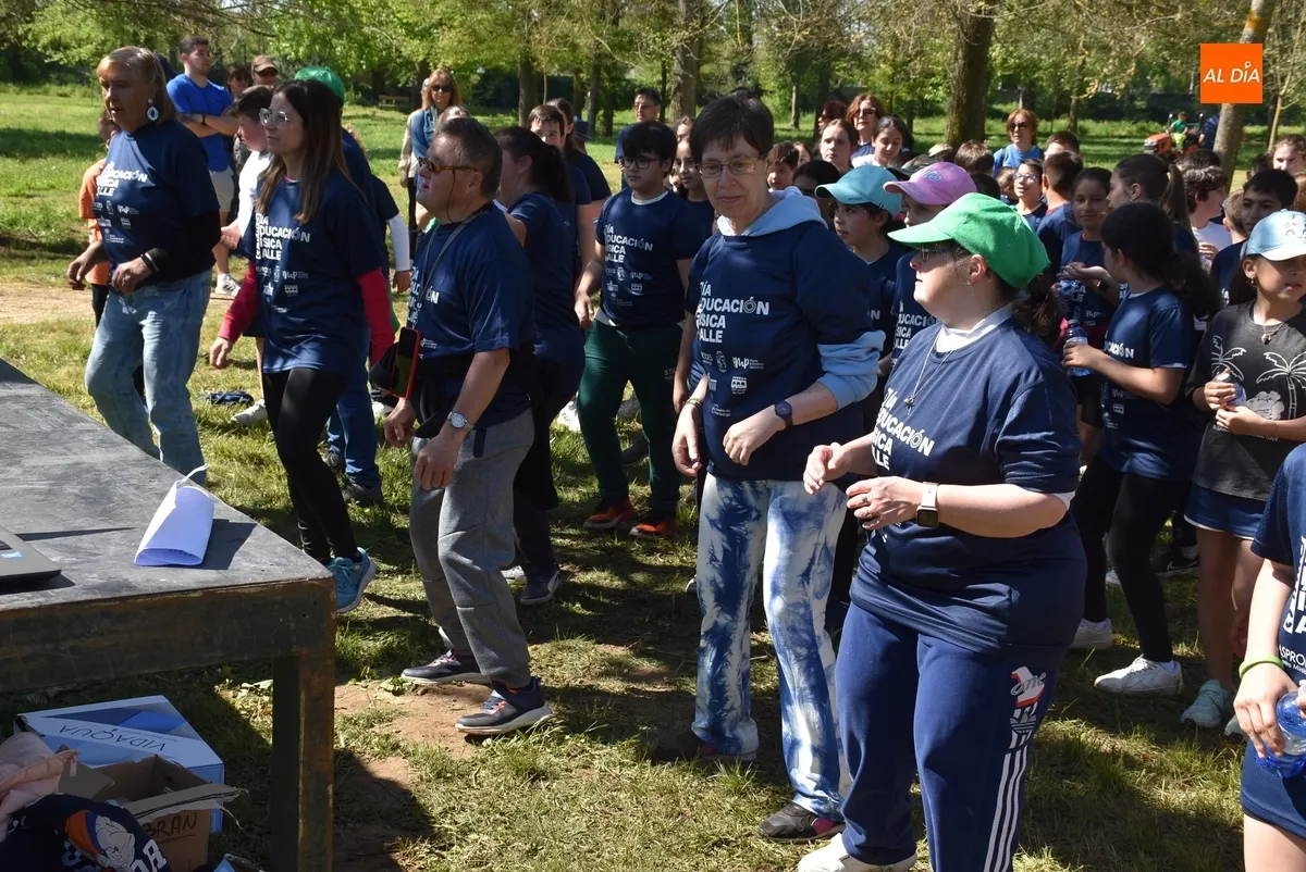 Foto 11 - Casi 400 escolares celebran a orillas del r&iacute;o el D&iacute;a de la Educaci&oacute;n F&iacute;sica en la Calle