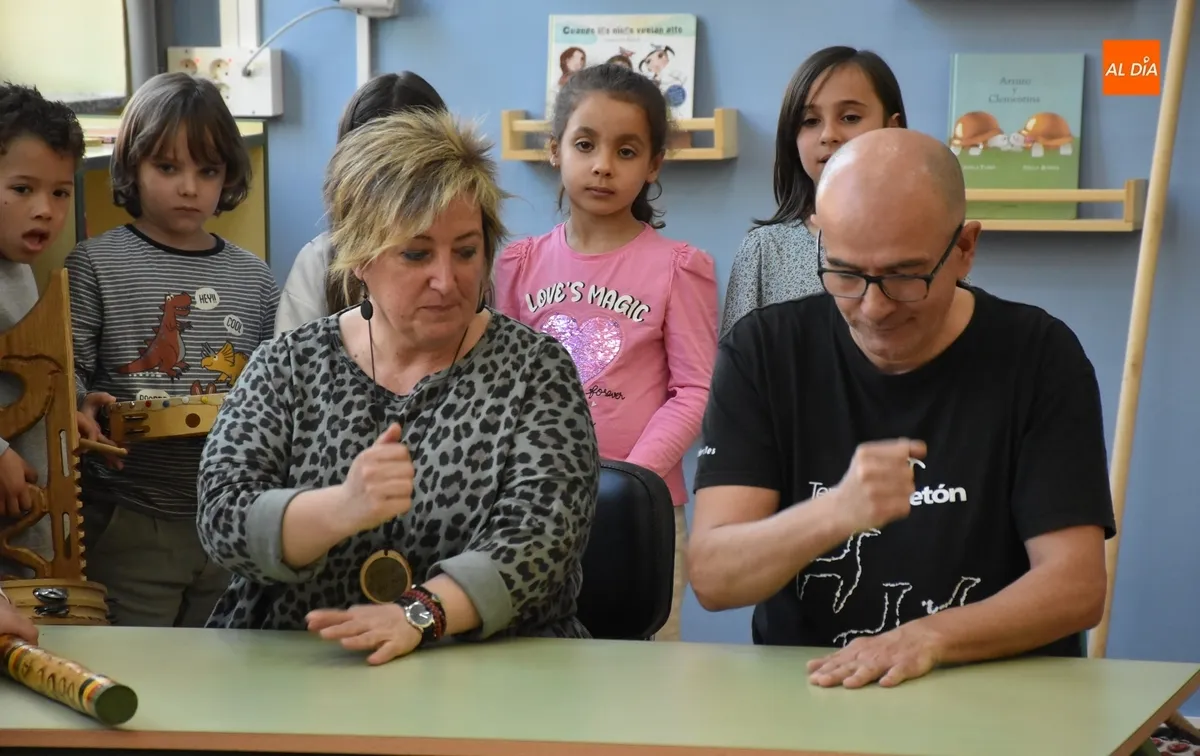 Foto 9 - Cantado el Himno del Colegio San Francisco en una ma&ntilde;ana repleta de juegos tradicionales