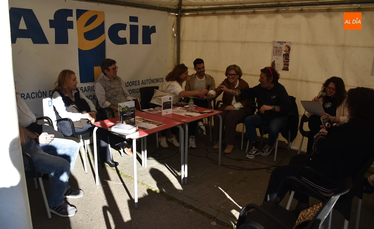 Foto 7 - Los autores asumen el protagonismo en la Feria del Libro Fernando Arrabal