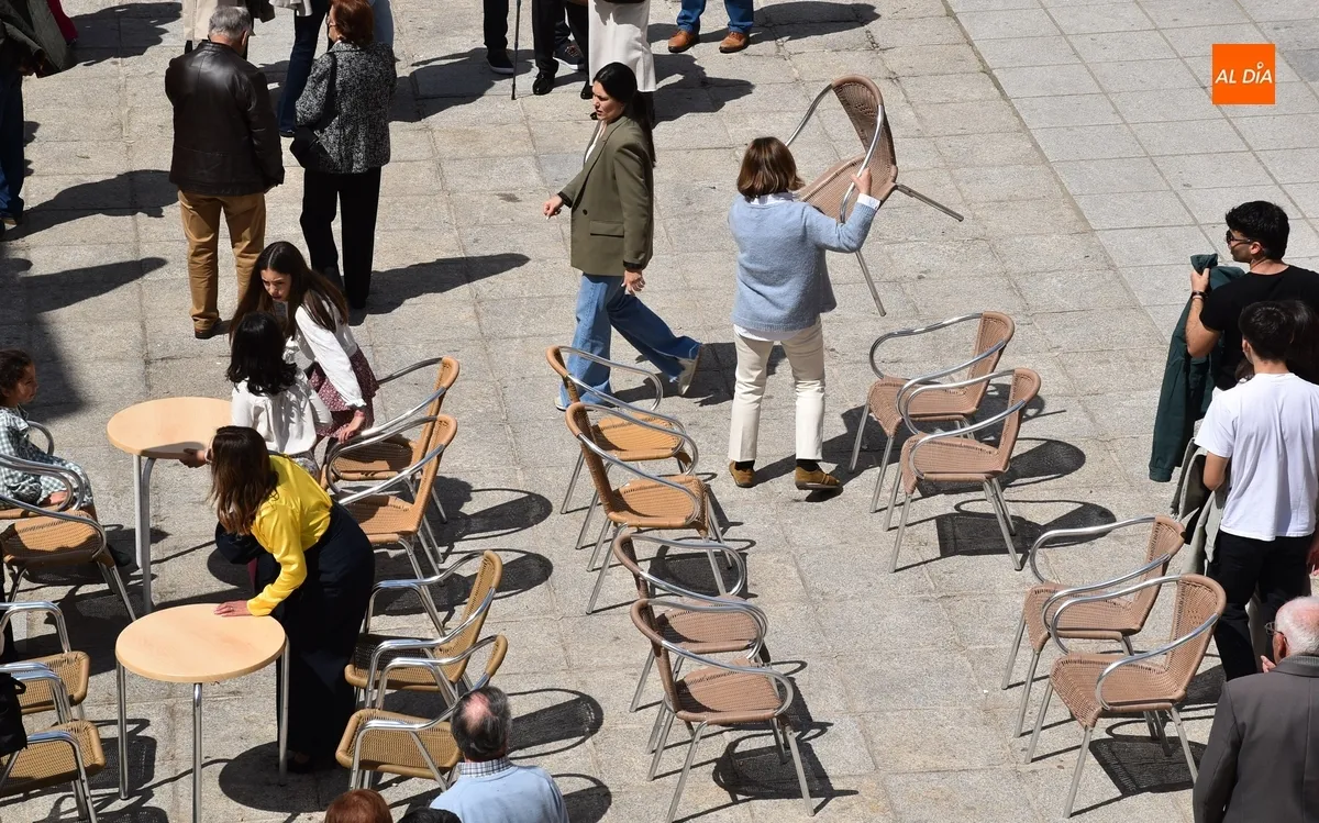 Foto 4 - El Domingo de Ramos depara un gran ambiente en el centro hist&oacute;rico mirobrigense