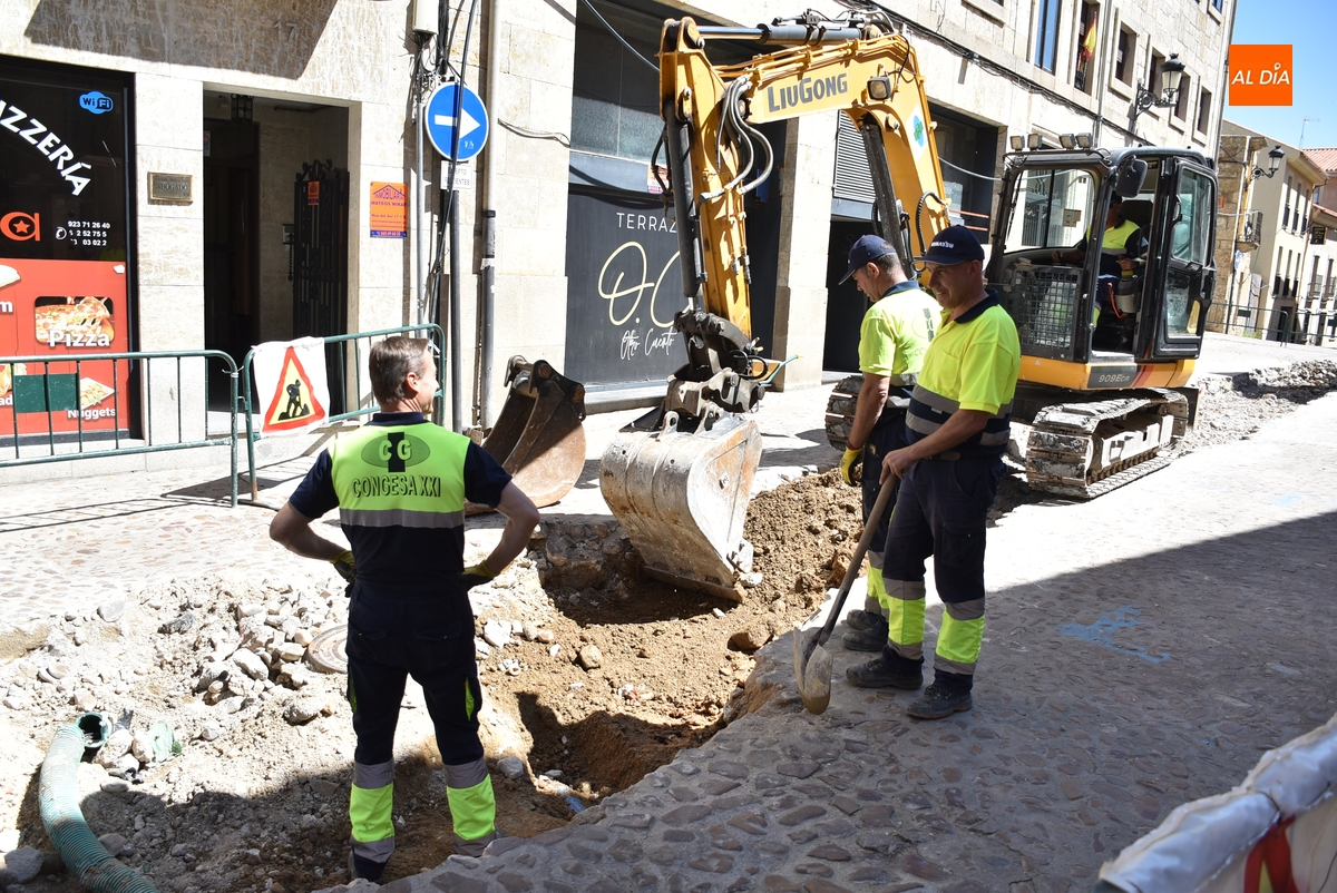 En marcha las obras de reforma del tramo que faltaba de la Rúa del Sol