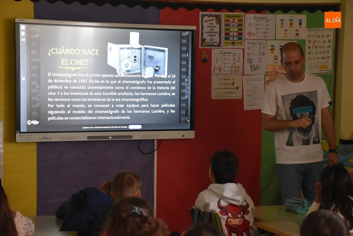 Foto 3 - Los alumnos del Colegio Mir&oacute;briga visionan la 1&ordf; pel&iacute;cula de la historia