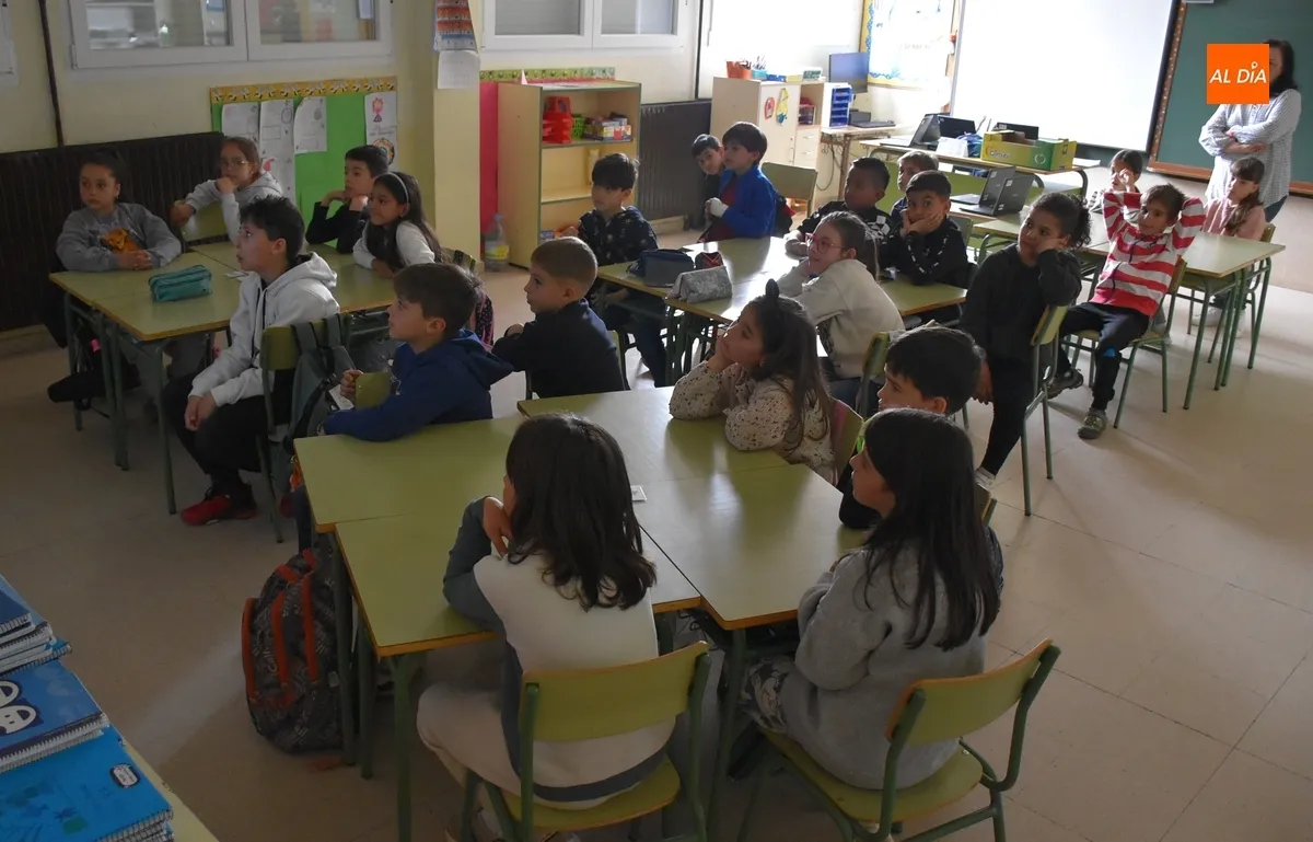 Foto 4 - Los alumnos del Colegio Mir&oacute;briga visionan la 1&ordf; pel&iacute;cula de la historia