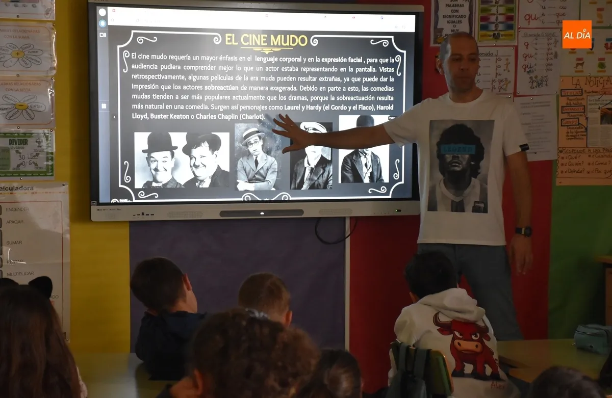 Foto 5 - Los alumnos del Colegio Mir&oacute;briga visionan la 1&ordf; pel&iacute;cula de la historia