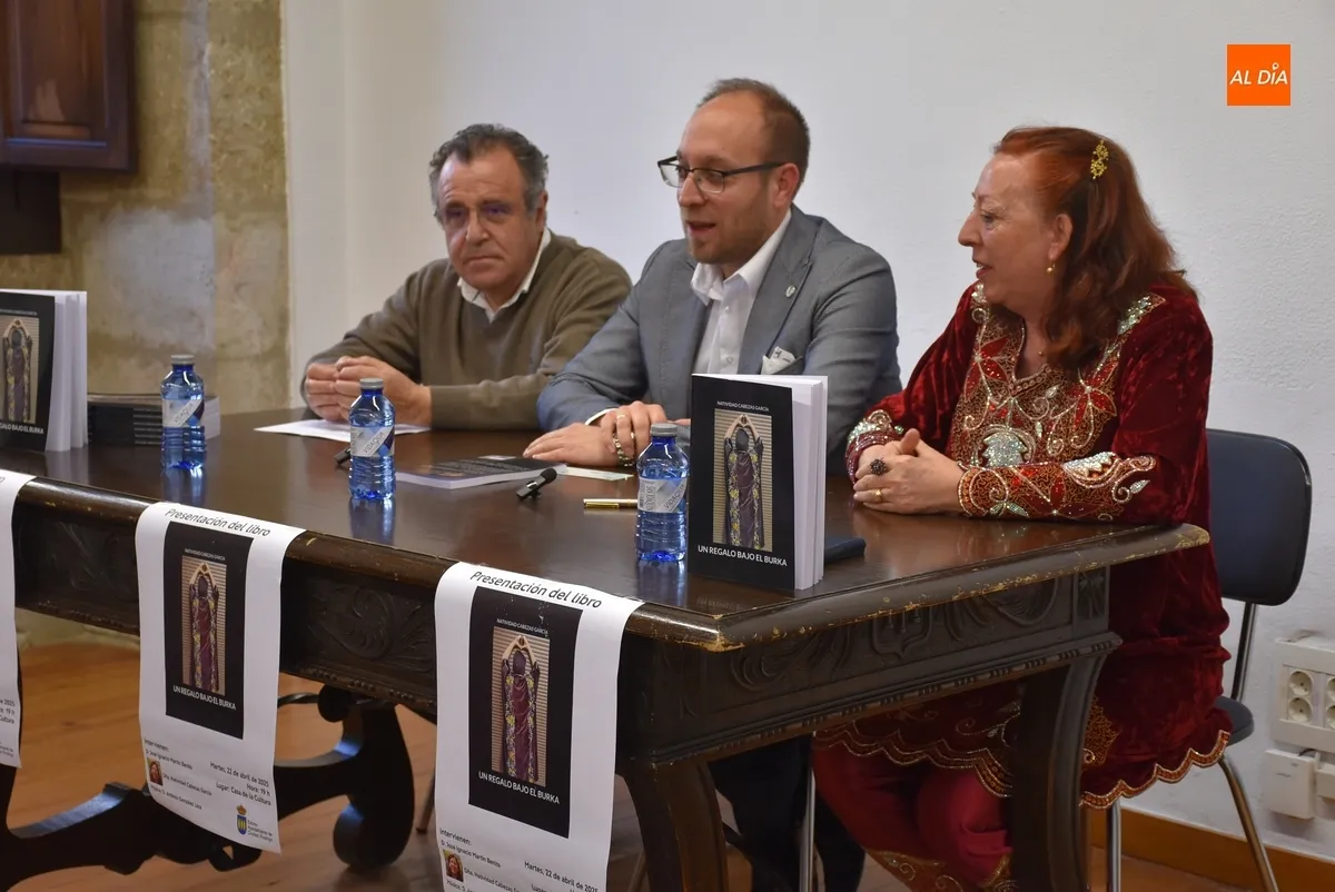 Foto 7 - Natividad Cabezas relata de forma autobiogr&aacute;fica y ficticia la vida en Kuwait y Om&aacute;n