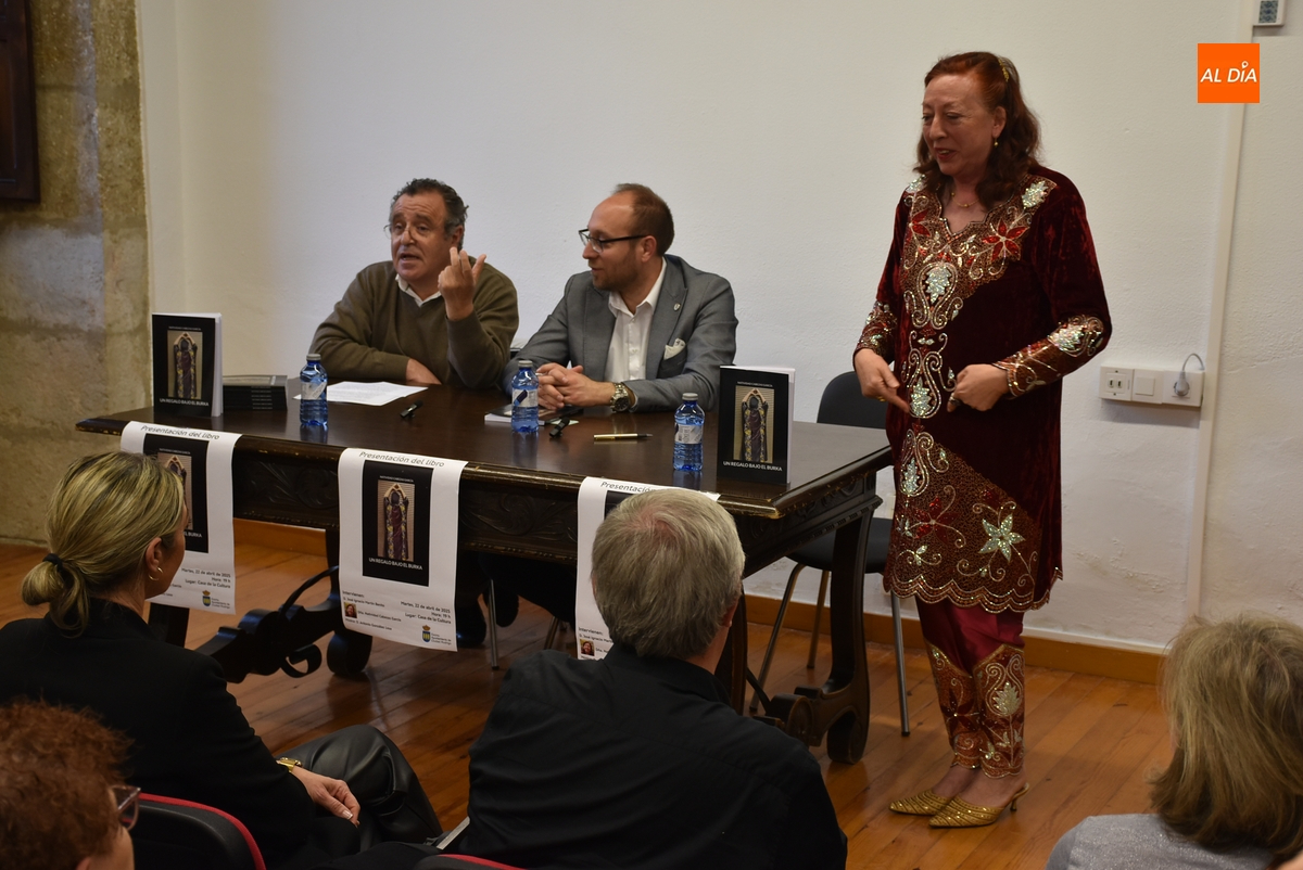 Natividad Cabezas relata de forma autobiográfica y ficticia la vida en Kuwait y Omán