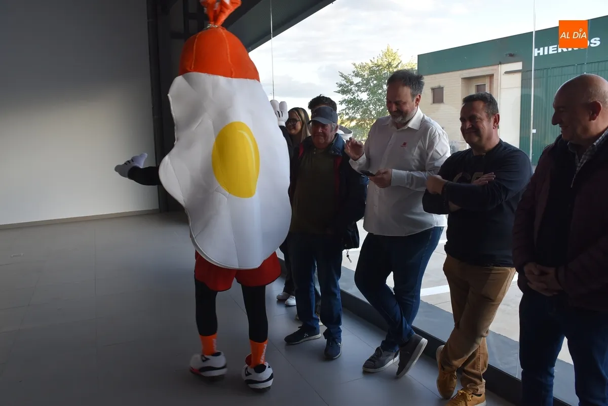Foto 8 - La Media Marat&oacute;n estrena mascota en su edici&oacute;n con m&aacute;s inscritos desde antes de la pandemia