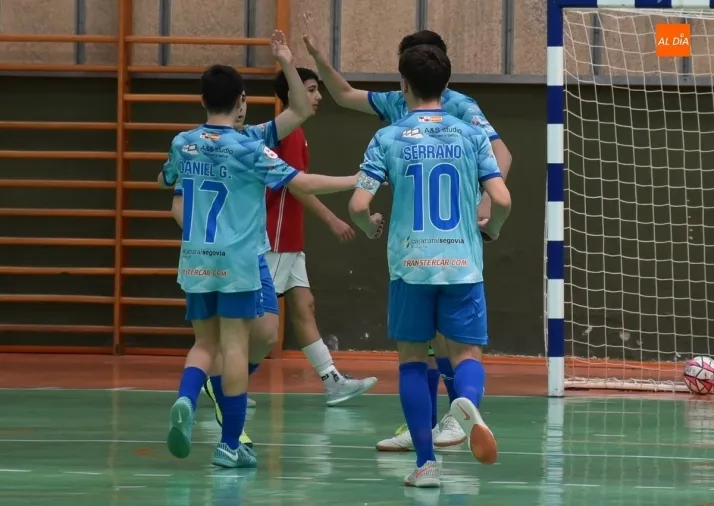 Foto 4 - Reparto de victorias en el doble duelo cadete e infantil entre III Columnas y San Crist&oacute;bal de Segovia