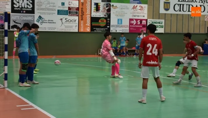 Foto 9 - Reparto de victorias en el doble duelo cadete e infantil entre III Columnas y San Crist&oacute;bal de Segovia