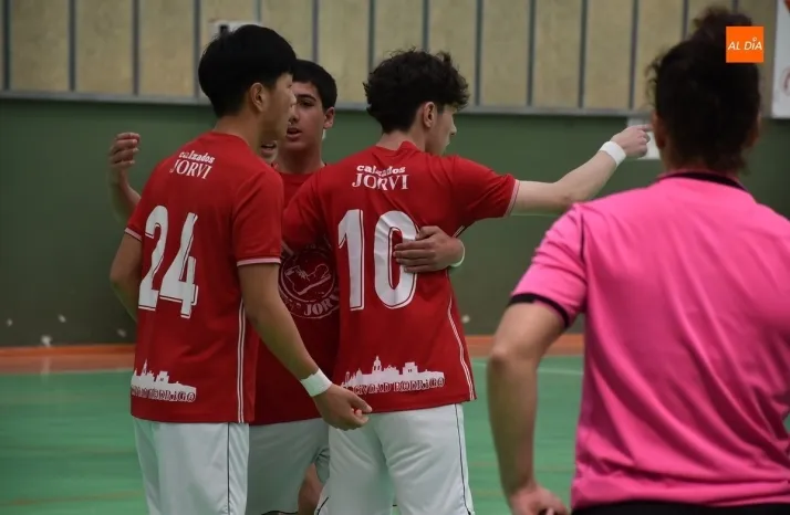Foto 11 - Reparto de victorias en el doble duelo cadete e infantil entre III Columnas y San Crist&oacute;bal de Segovia