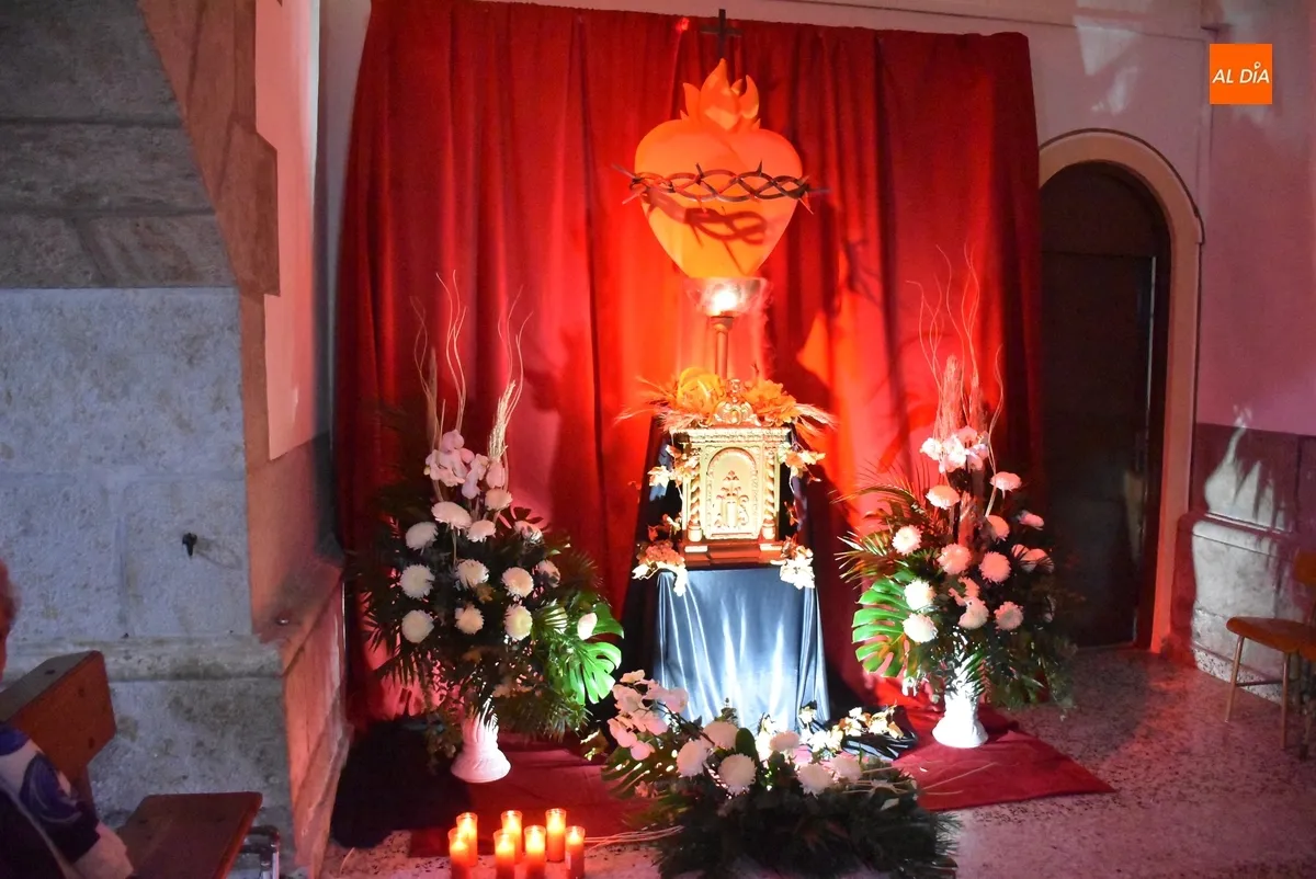 Foto 5 - Los fieles recorren los Monumentos de los templos, con alg&uacute;n gui&ntilde;o al A&ntilde;o Jubilar