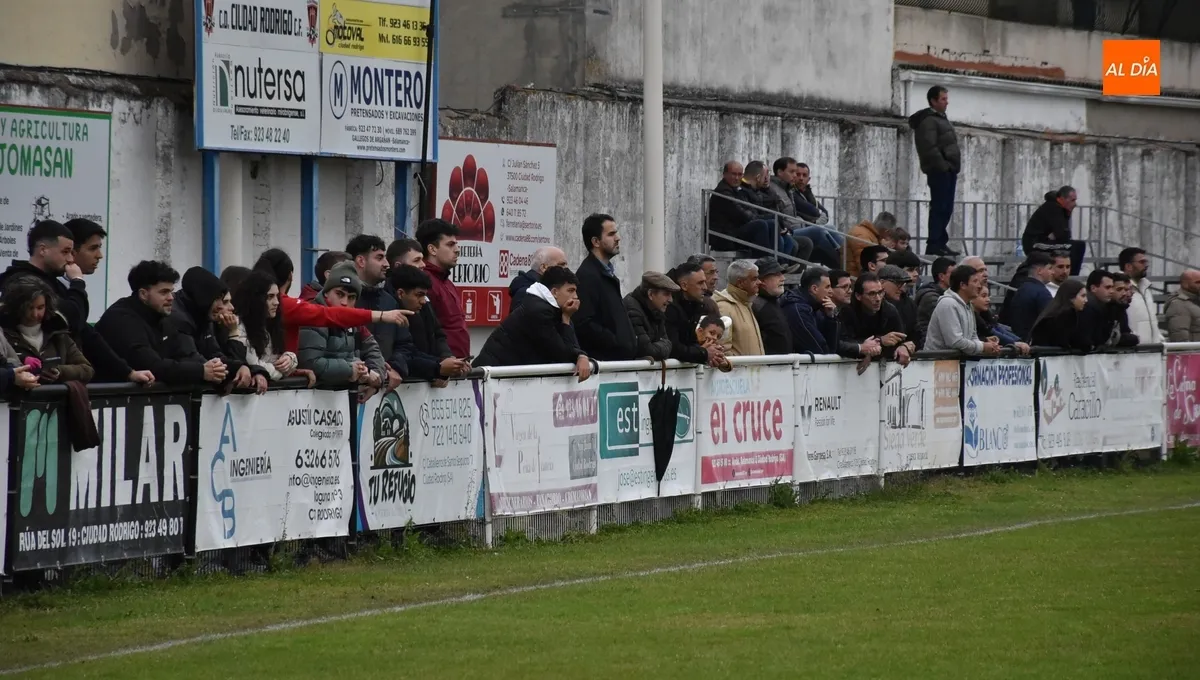 Foto 2 - El Ciudad Rodrigo rescata un punto con 10 en el 93&rsquo; para no desentonar con sus rivales