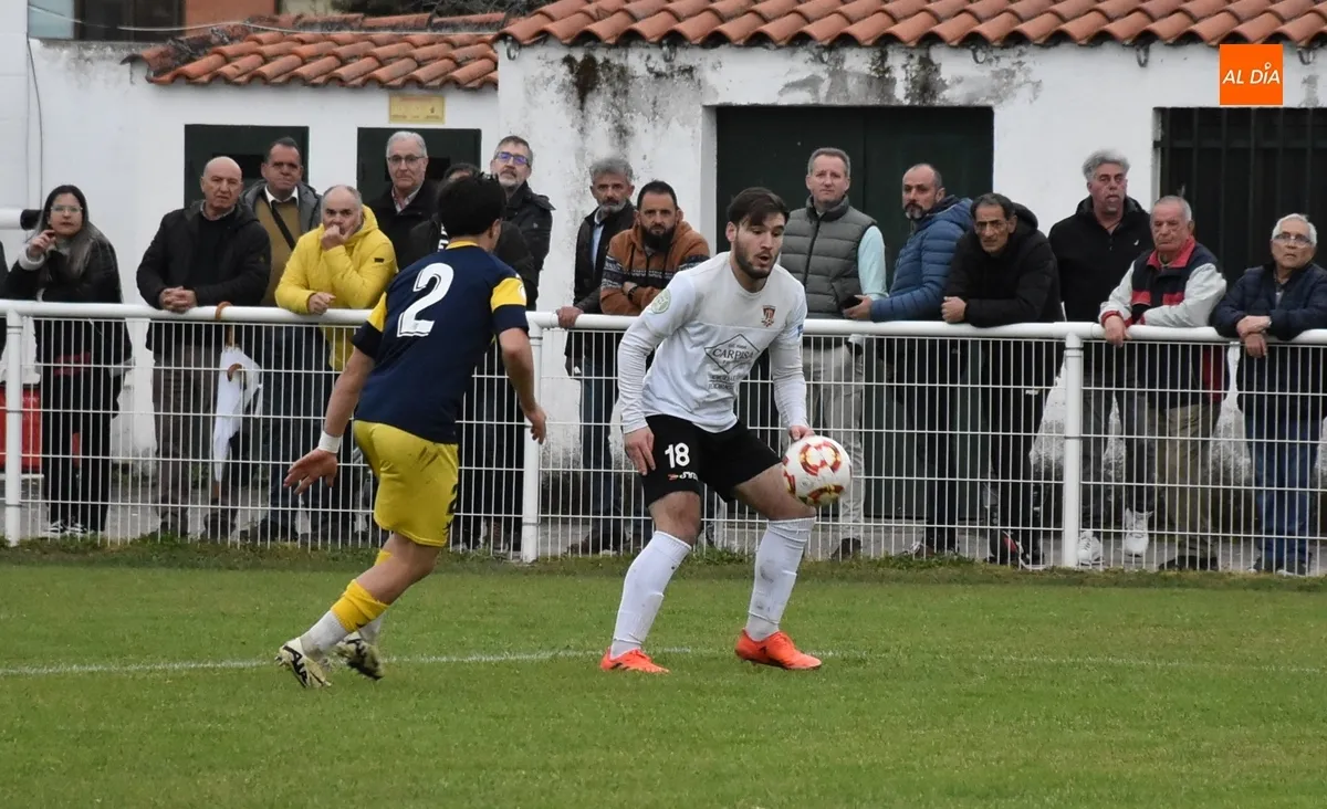 Foto 8 - El Ciudad Rodrigo rescata un punto con 10 en el 93&rsquo; para no desentonar con sus rivales