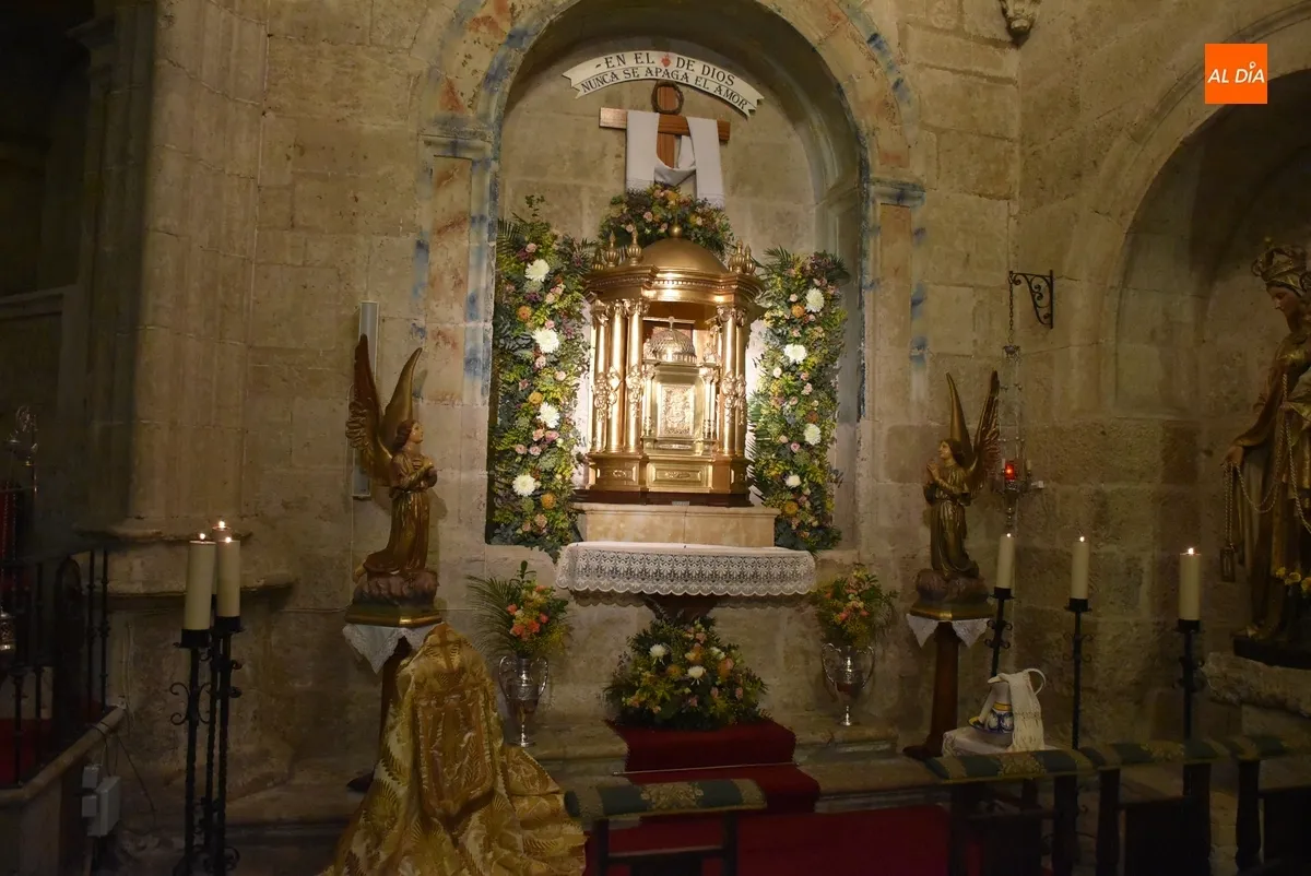 Foto 11 - Los fieles recorren los Monumentos de los templos, con alg&uacute;n gui&ntilde;o al A&ntilde;o Jubilar