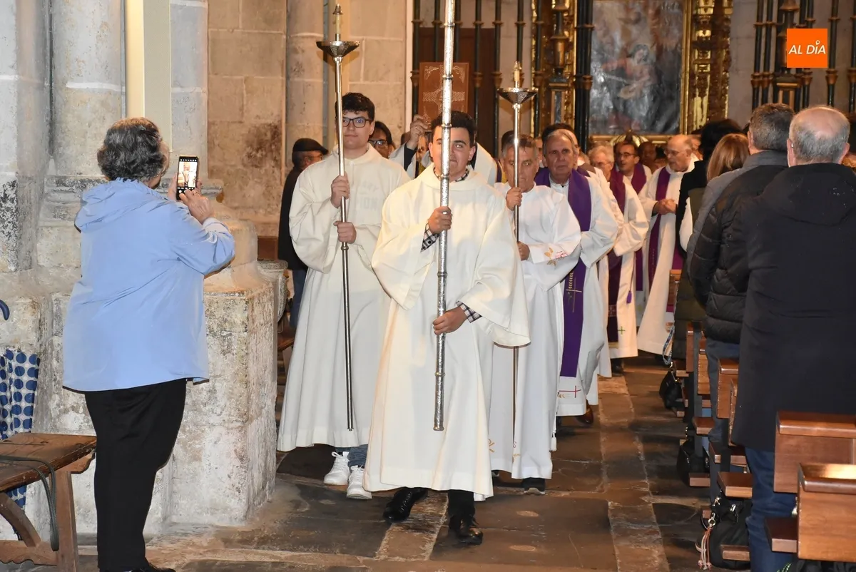 Foto 4 - La Di&oacute;cesis de Ciudad Rodrigo reza unida por el eterno descanso del Papa Francisco