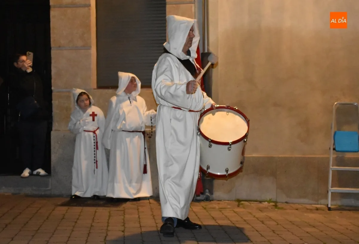 Foto 10 - Una multitud acompa&ntilde;a al Cristo del Silencio hasta la Catedral con una &oacute;ptima temperatura