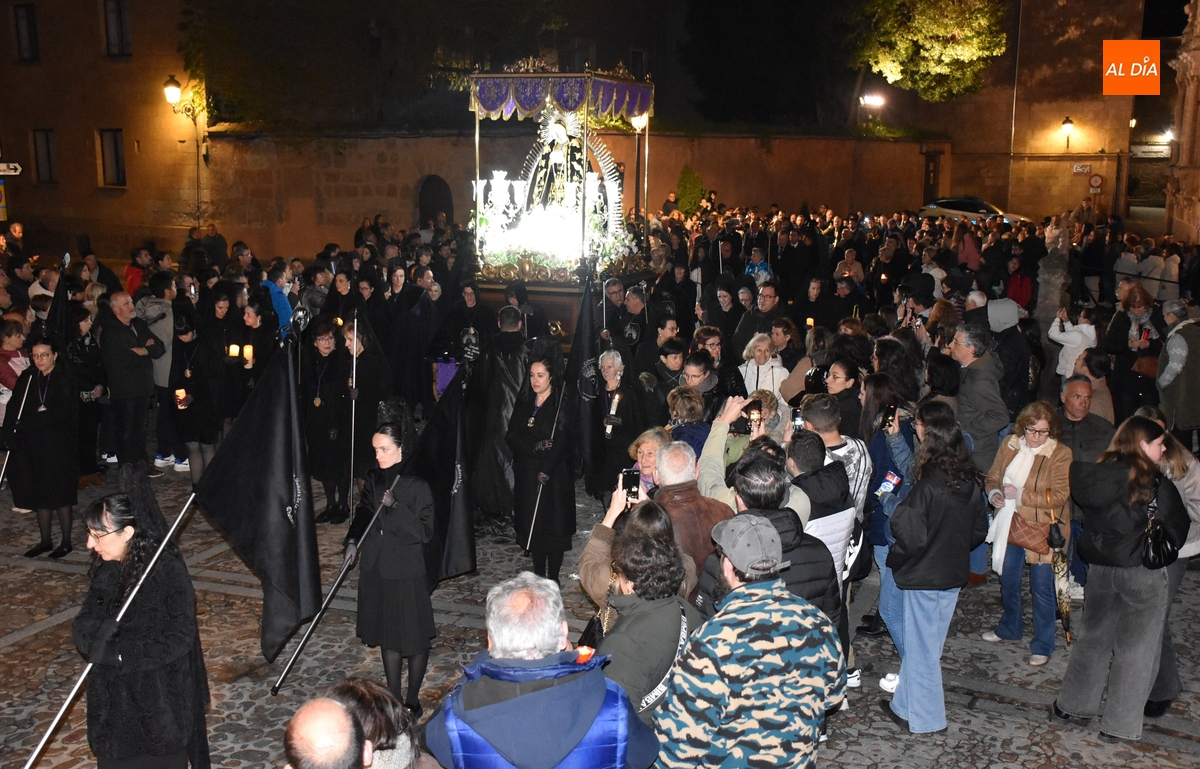 La Soledad redondea un milagroso Viernes Santo con una ruta alternativa y un final acelerado