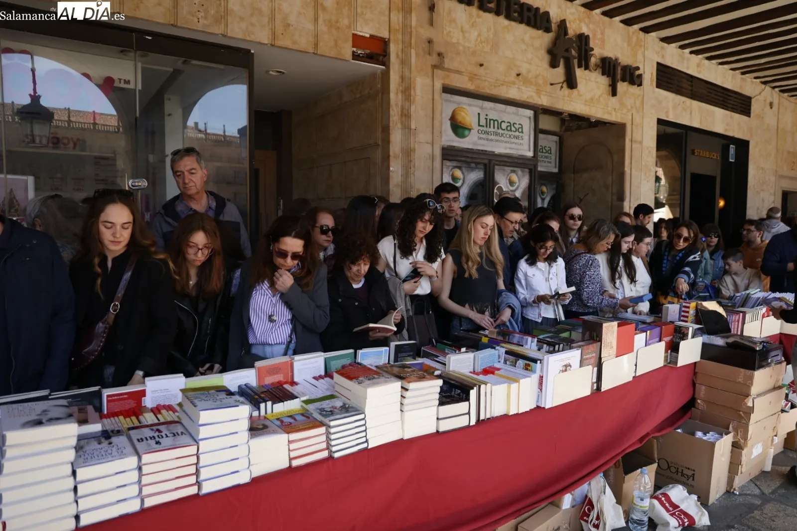 Día del Libro en la Plaza Mayor de Salamanca | Fotos: David Sañudo