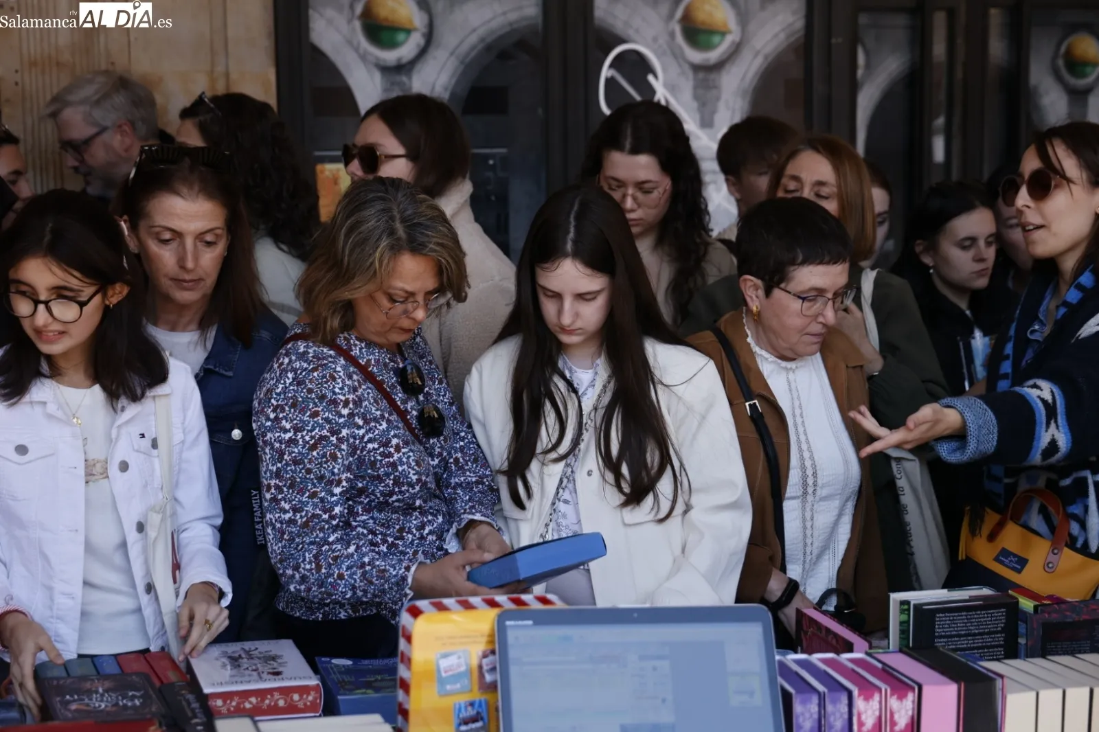 Día del Libro en la Plaza Mayor de Salamanca | Fotos: David Sañudo